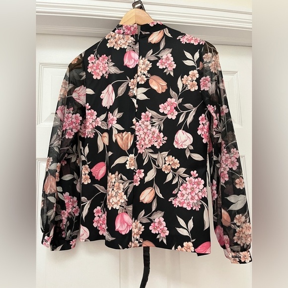 D'Allairds blouse and skirt set with belt - Picture 3 of 9